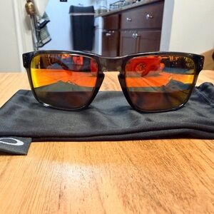 Oakley Men’s Sunglasses – Black Frame with Orange polarized Lenses